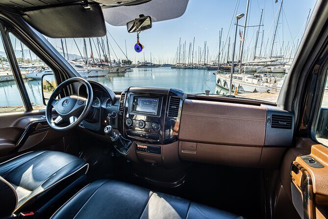 Private Mykonos Airport/Port Luxury Transfer-Taxi - Drivers and Service Style: What the Best Pickups Feel Like