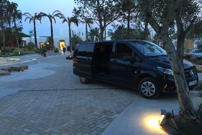 Transfer services and Tours - Meeting your driver: the sign-and-wait approach